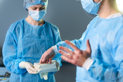 Giảm mối nguy sinh học nhờ tiêu chuẩn cho khẩu trang và quần áo bảo hộ